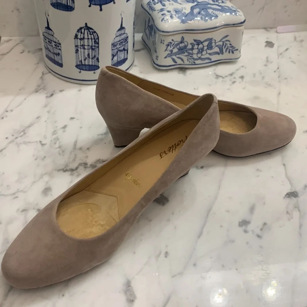 Trotters suede EUC nude tan Penelope 9.5 M power pump all day comfort